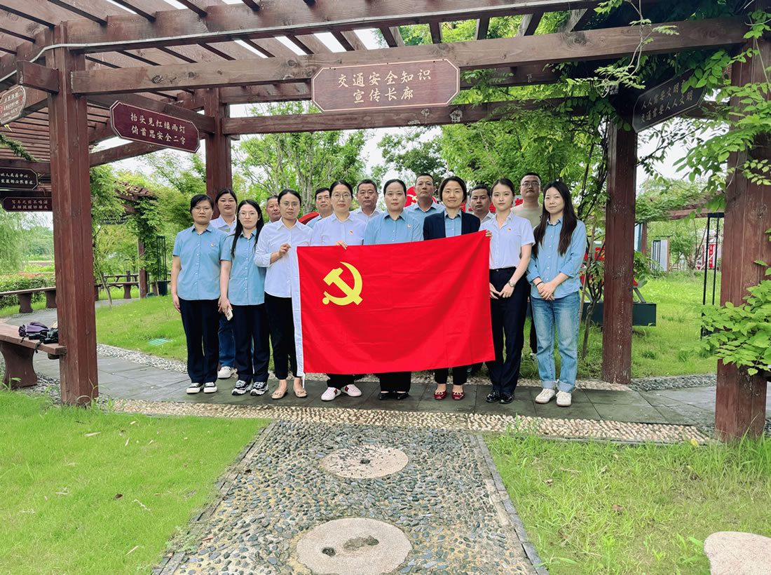 2024年6月，兴华港口党支部组织党员干部参观溪南村凌家巷等廉政教育基地活动